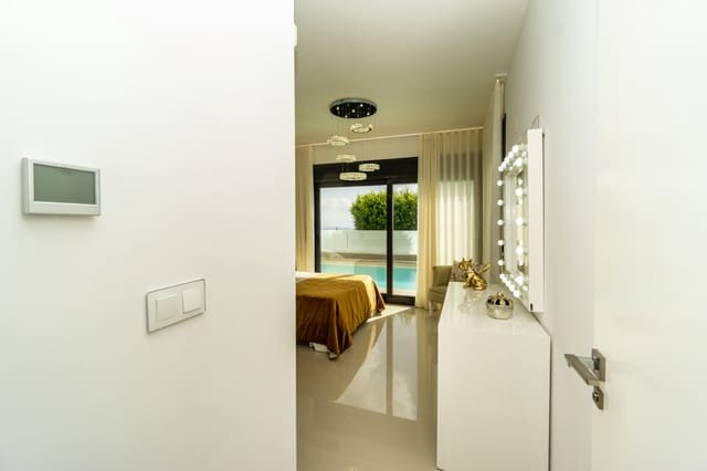 5 Zimmer Villa zu verkaufen in San Miguel de Salinas mit Pool - 849.000 € (Ref: 9105196)