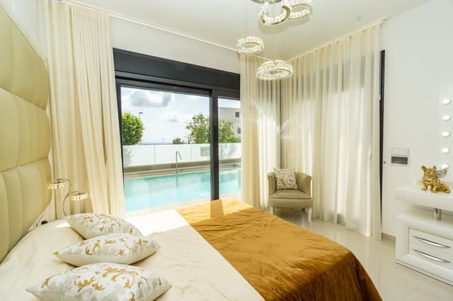 5 Zimmer Villa zu verkaufen in San Miguel de Salinas mit Pool - 849.000 € (Ref: 9105196)