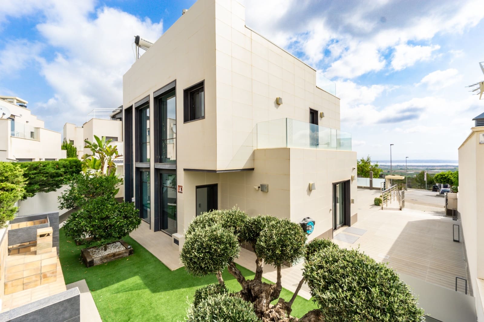 Chalet de 5 habitaciones en San Miguel de Salinas en venta con piscina - 849.000 € (Ref: 9105196)