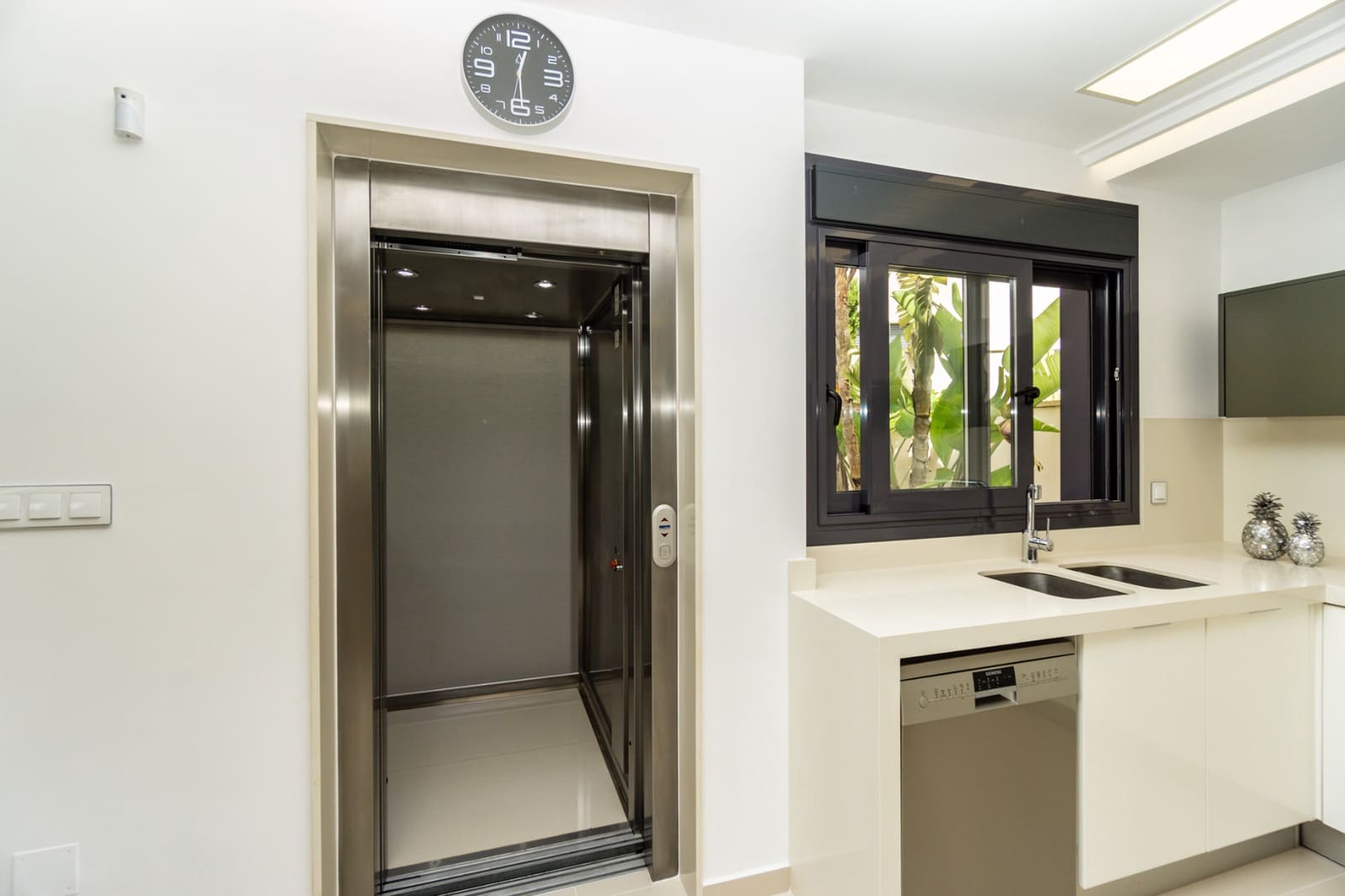 Chalet de 5 habitaciones en San Miguel de Salinas en venta con piscina - 849.000 € (Ref: 9105196)