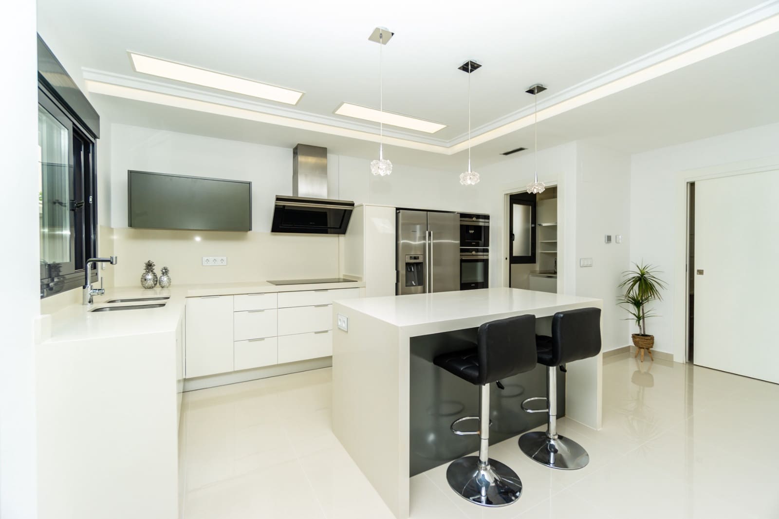 Chalet de 5 habitaciones en San Miguel de Salinas en venta con piscina - 849.000 € (Ref: 9105196)