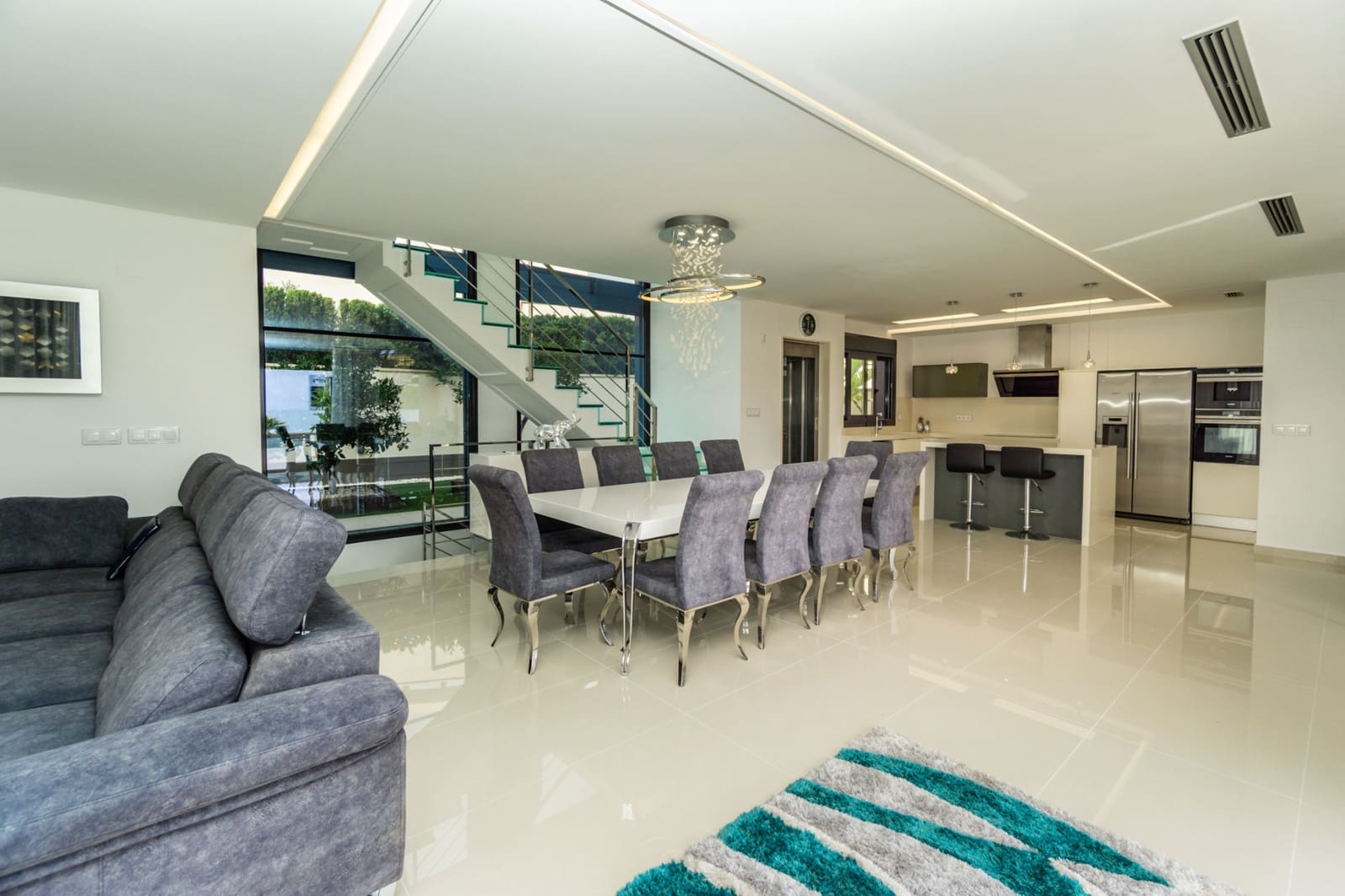 Chalet de 5 habitaciones en San Miguel de Salinas en venta con piscina - 849.000 € (Ref: 9105196)