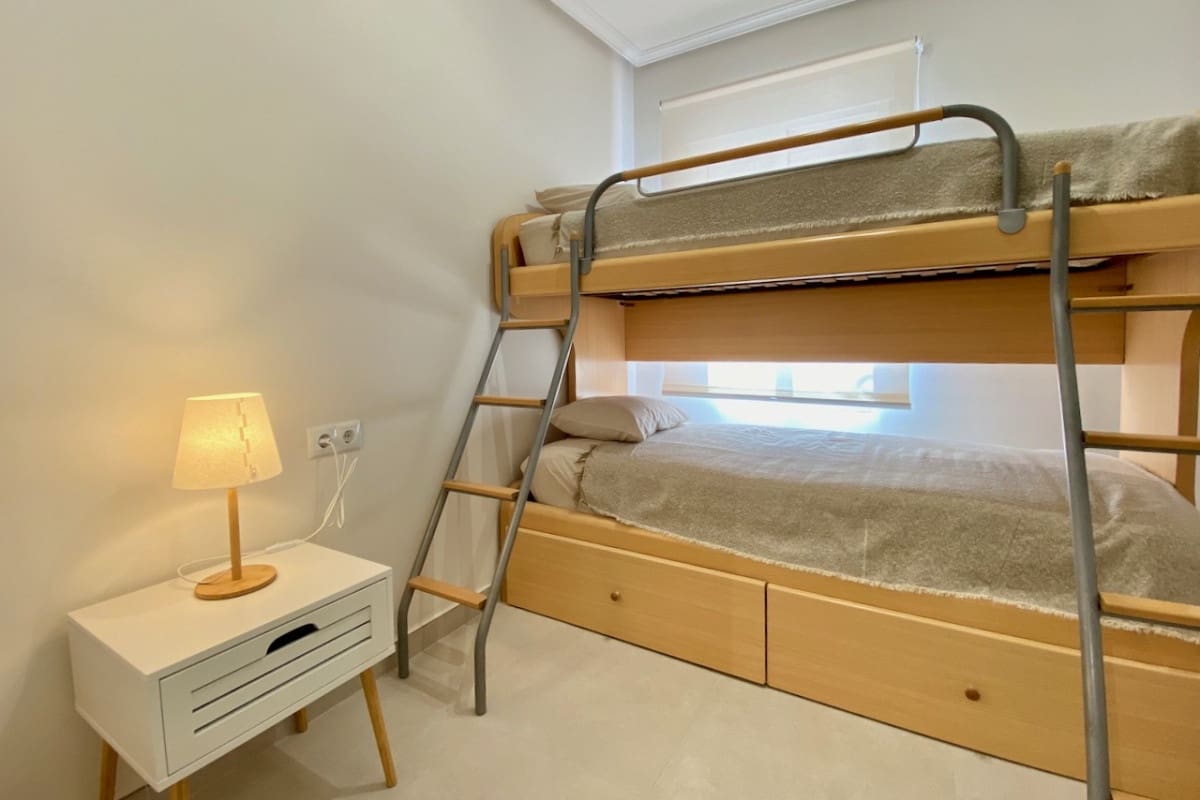 4 soveværelse Byhus til salg i Playa Flamenca med swimmingpool - € 299.000 (Ref: 9126150)