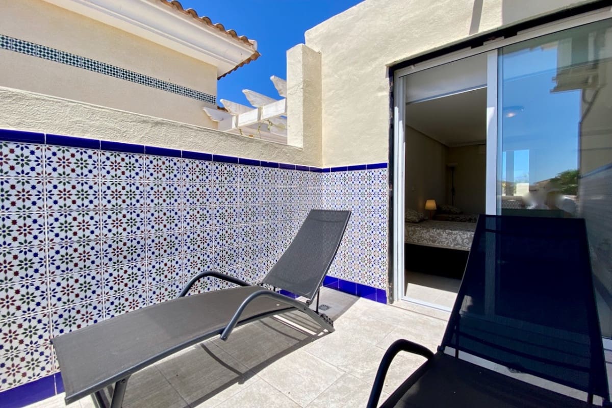 4 soveværelse Byhus til salg i Playa Flamenca med swimmingpool - € 299.000 (Ref: 9126150)