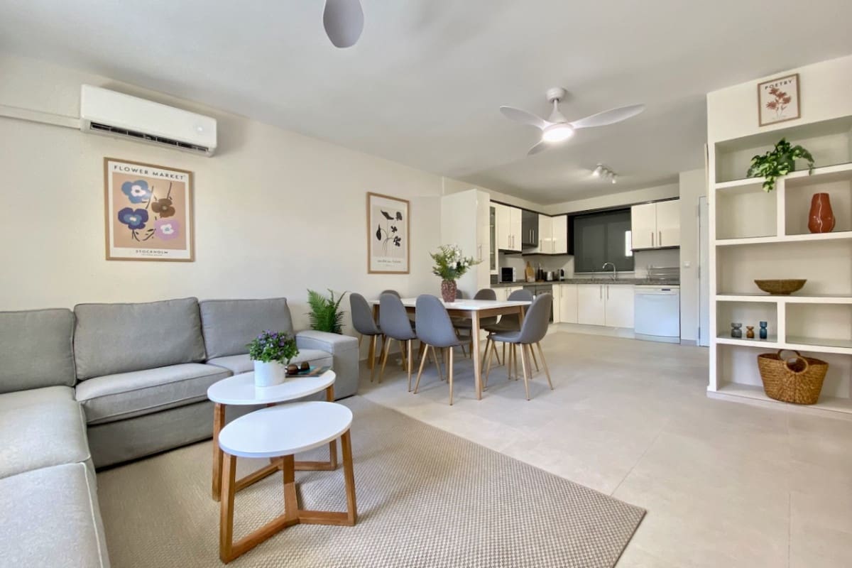 4 soveværelse Byhus til salg i Playa Flamenca med swimmingpool - € 299.000 (Ref: 9126150)