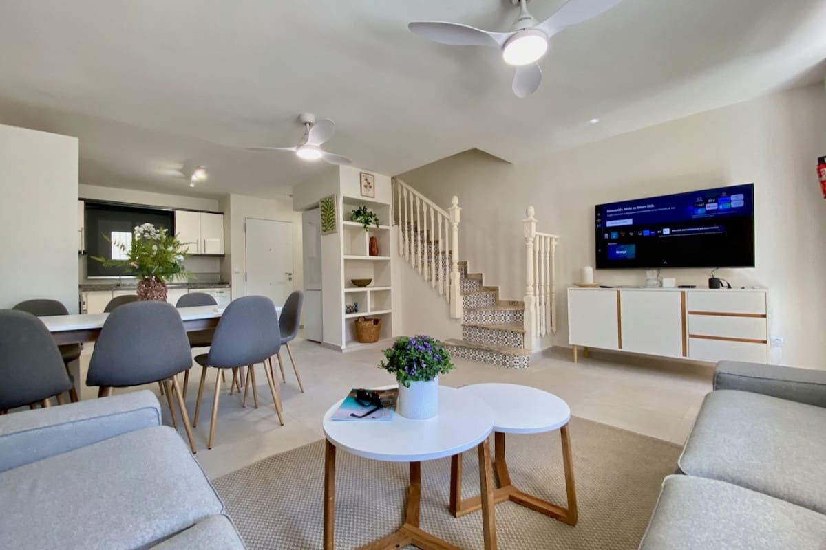 4 soveværelse Byhus til salg i Playa Flamenca med swimmingpool - € 299.000 (Ref: 9126150)