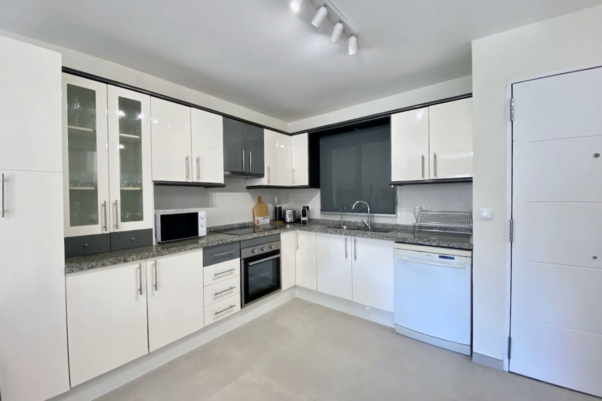 4 soveværelse Byhus til salg i Playa Flamenca med swimmingpool - € 299.000 (Ref: 9126150)