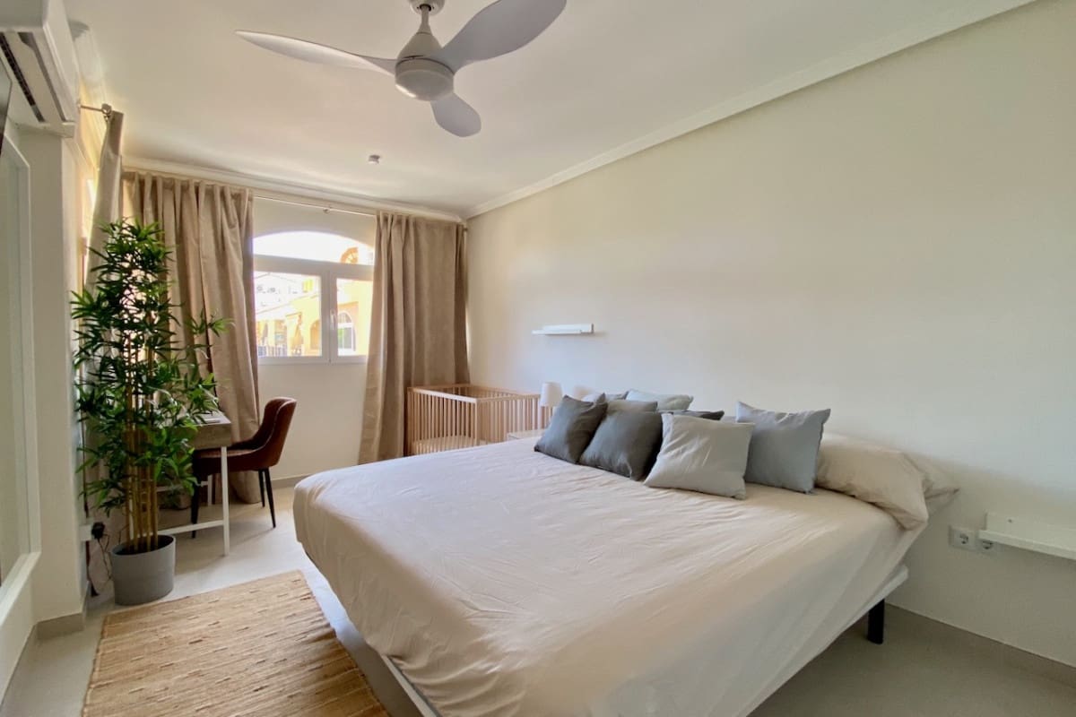 4 soveværelse Byhus til salg i Playa Flamenca med swimmingpool - € 299.000 (Ref: 9126150)