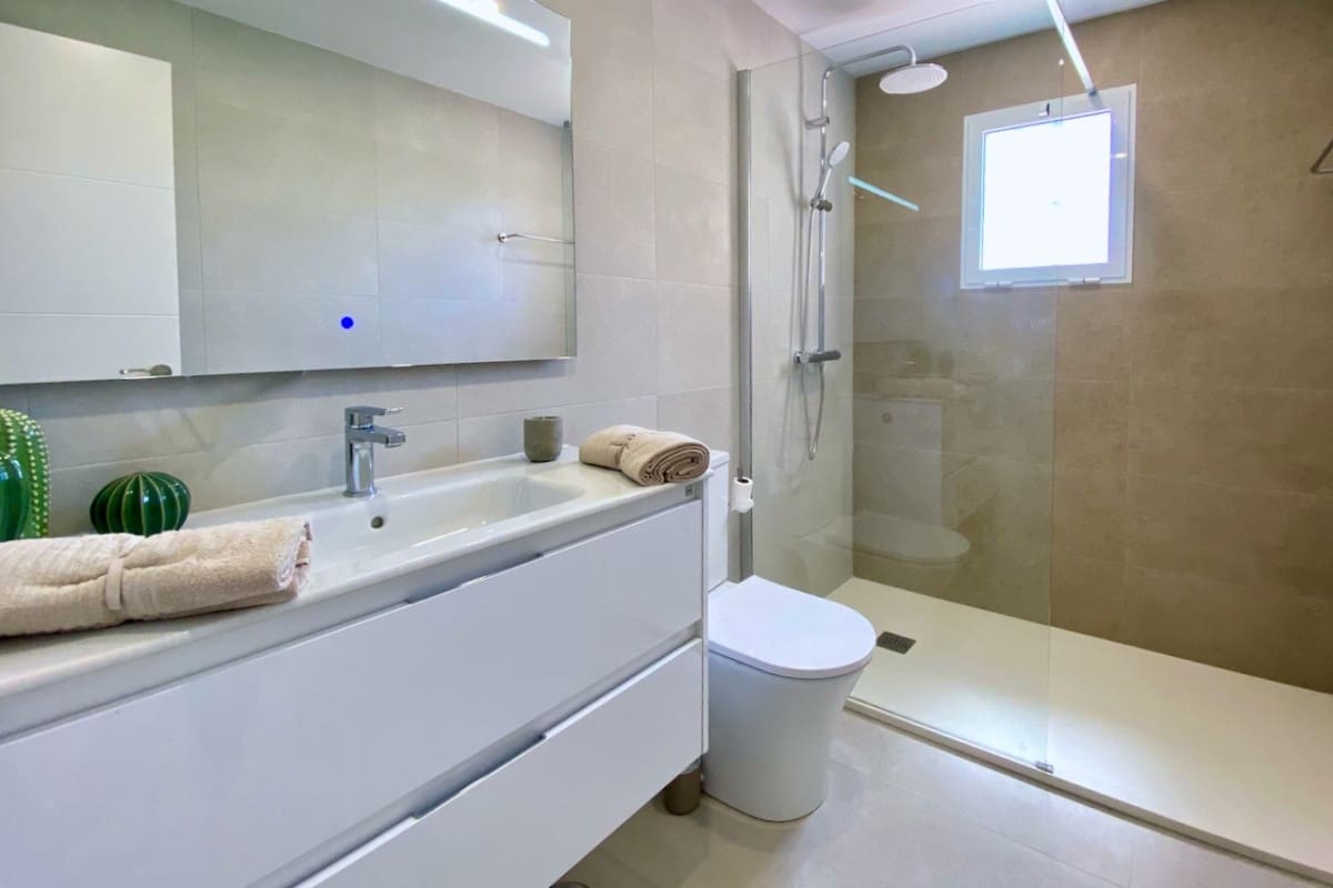 4 soveværelse Byhus til salg i Playa Flamenca med swimmingpool - € 299.000 (Ref: 9126150)