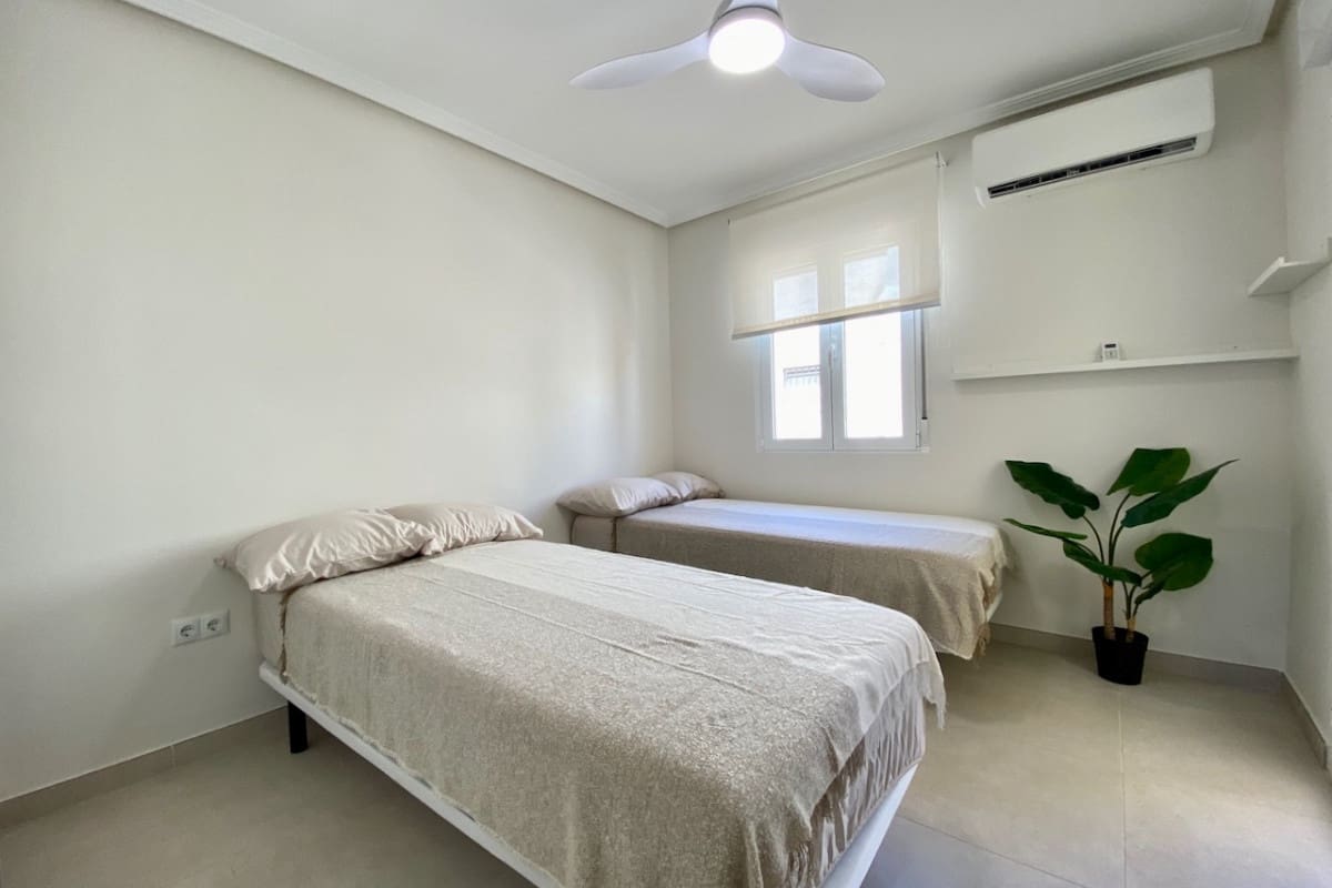 4 soveværelse Byhus til salg i Playa Flamenca med swimmingpool - € 299.000 (Ref: 9126150)