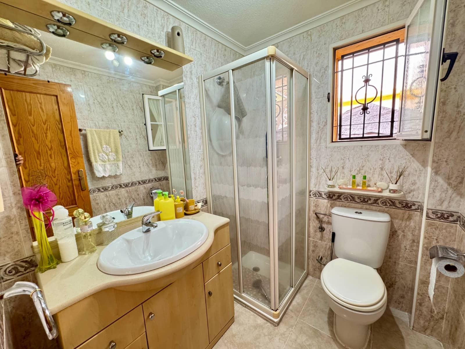 3 Zimmer Haus zu verkaufen in Torrevieja mit Pool - 200.000 € (Ref: 9133484)