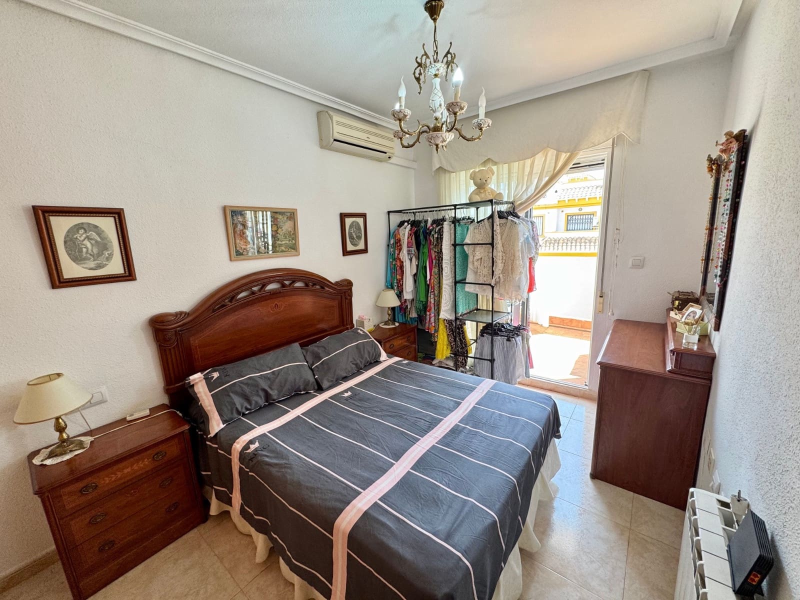 3 Zimmer Haus zu verkaufen in Torrevieja mit Pool - 200.000 € (Ref: 9133484)