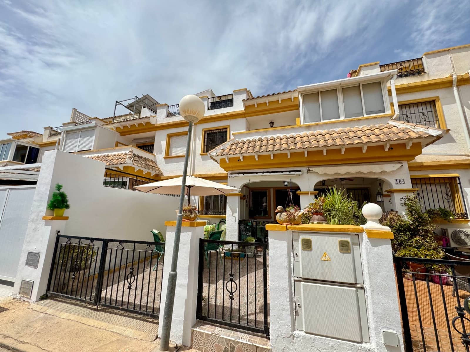 3 Zimmer Haus zu verkaufen in Torrevieja mit Pool - 200.000 € (Ref: 9133484)