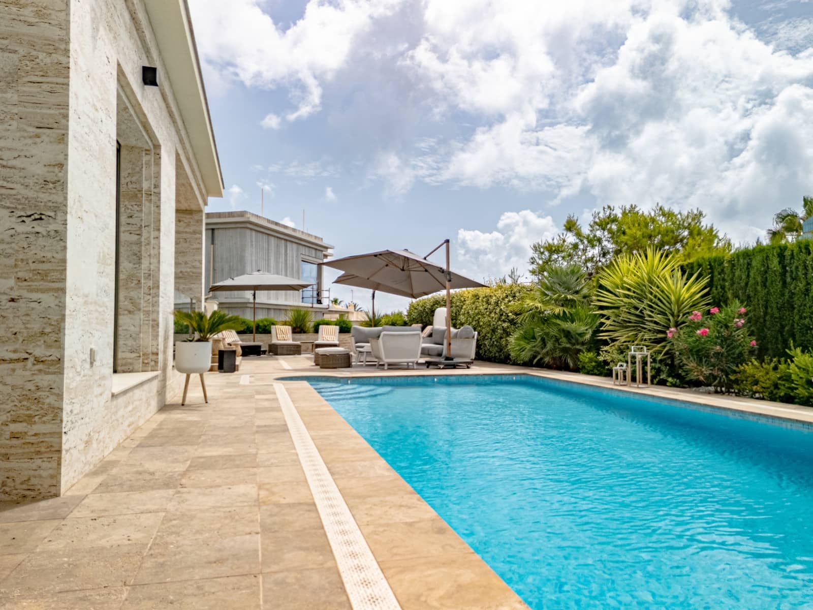 6 slaapkamer Villa te koop in La Zenia met zwembad garage - € 2.950.000 (Ref: 9150770)