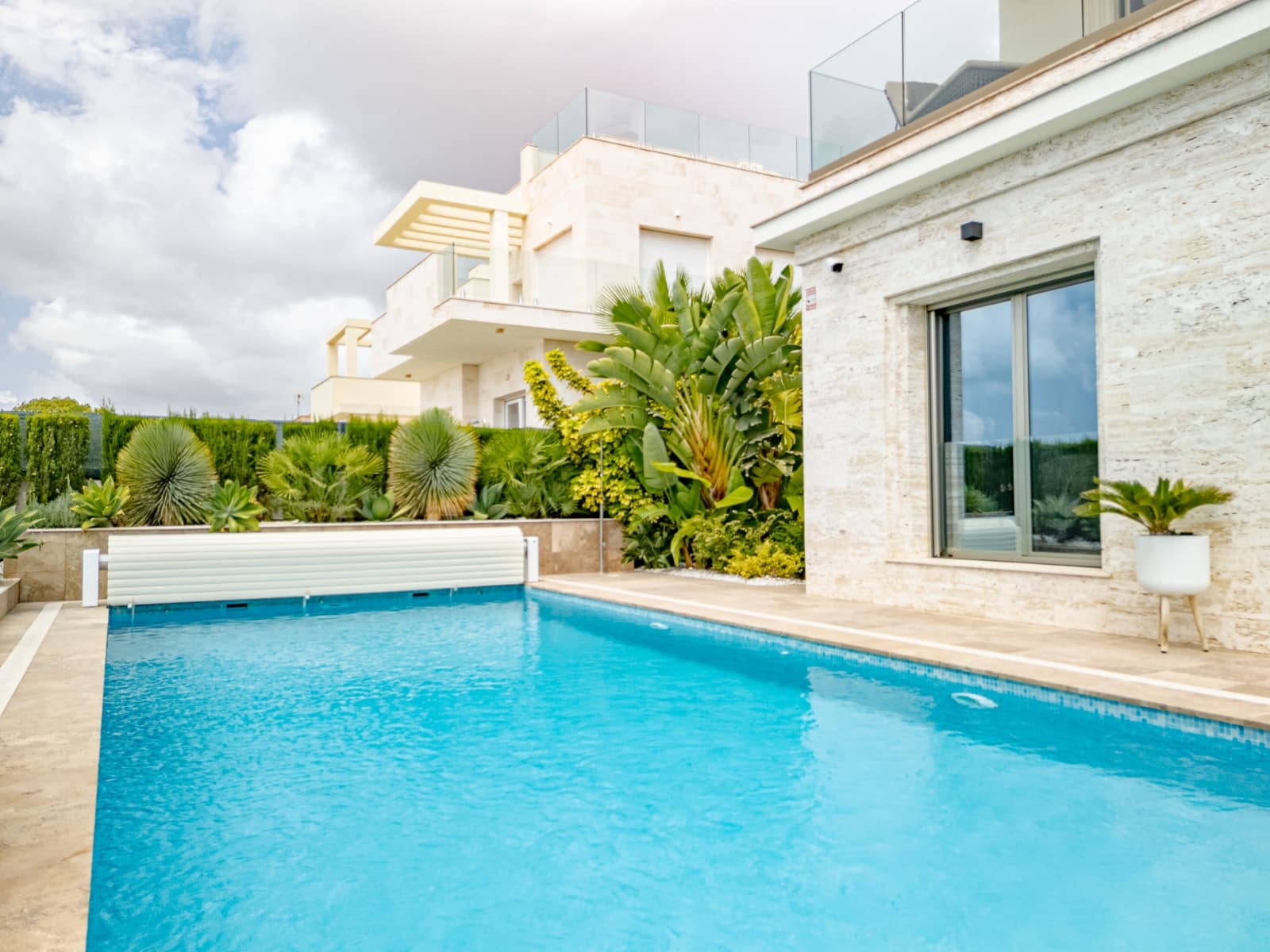 6 slaapkamer Villa te koop in La Zenia met zwembad garage - € 2.950.000 (Ref: 9150770)