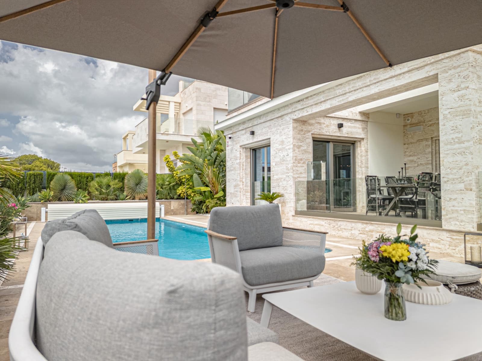 6 slaapkamer Villa te koop in La Zenia met zwembad garage - € 2.950.000 (Ref: 9150770)