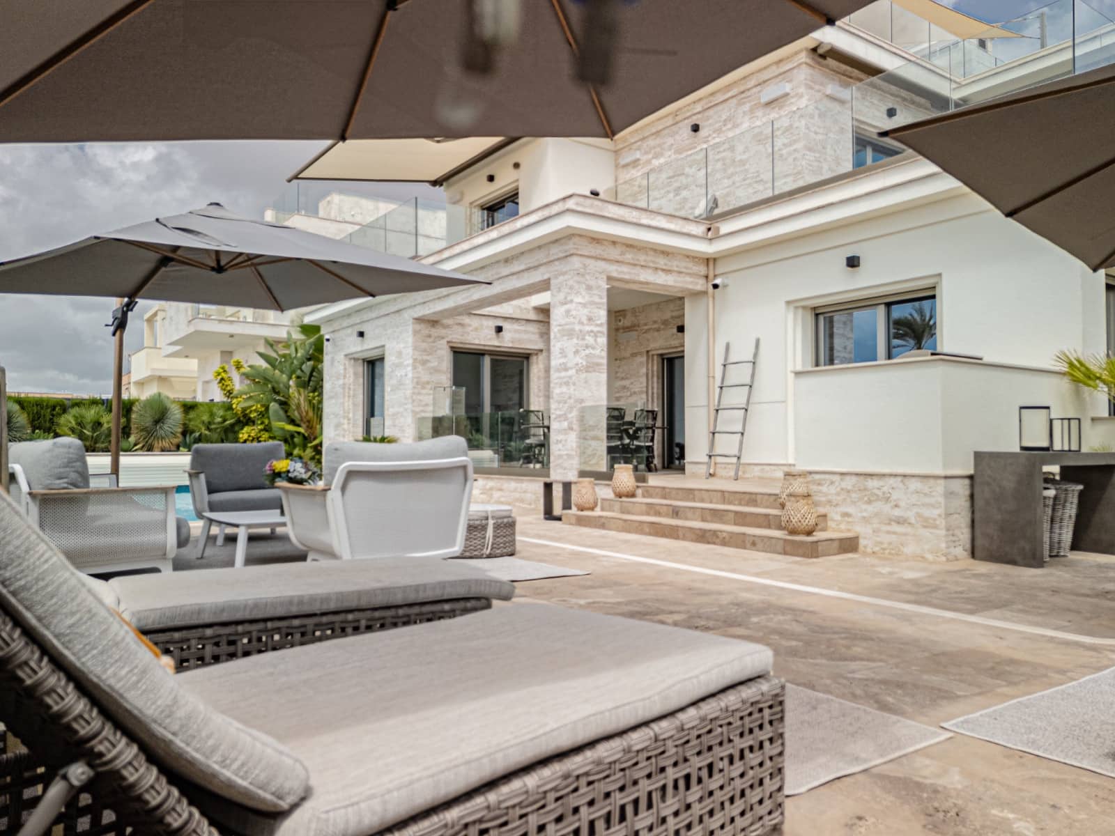 6 slaapkamer Villa te koop in La Zenia met zwembad garage - € 2.950.000 (Ref: 9150770)