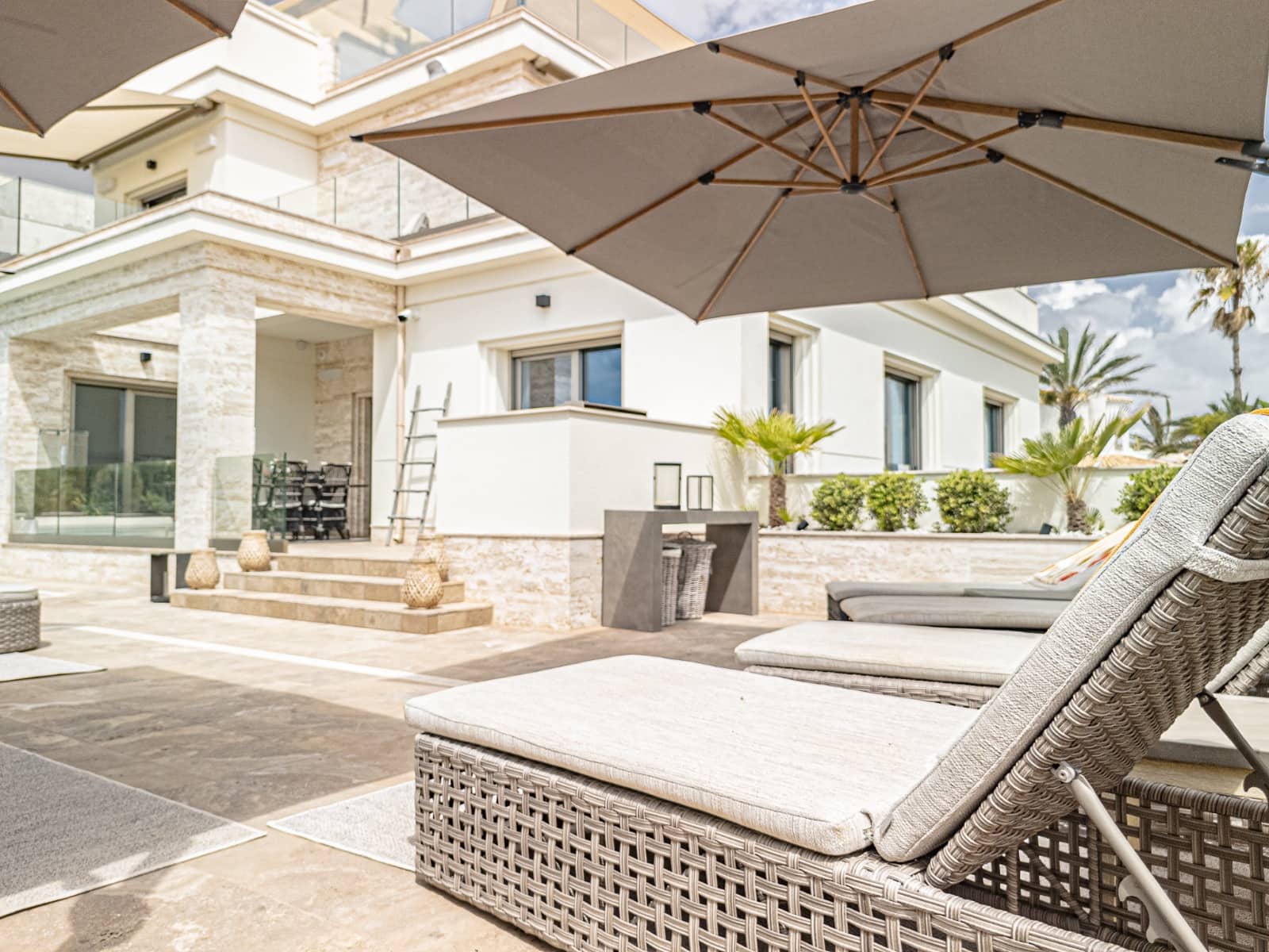 6 slaapkamer Villa te koop in La Zenia met zwembad garage - € 2.950.000 (Ref: 9150770)