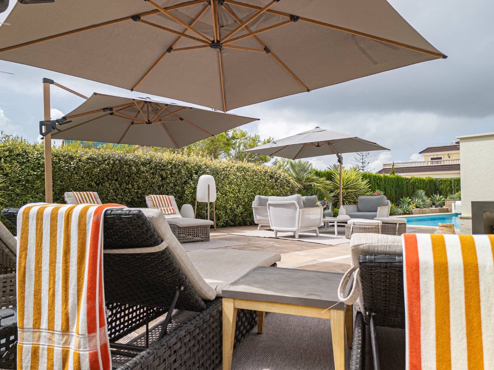 6 slaapkamer Villa te koop in La Zenia met zwembad garage - € 2.950.000 (Ref: 9150770)