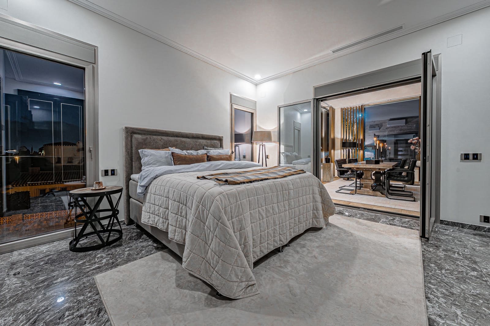 6 slaapkamer Villa te koop in La Zenia met zwembad garage - € 2.950.000 (Ref: 9150770)