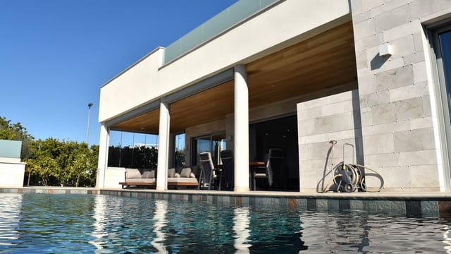 5 Zimmer Villa zu verkaufen in Benijófar mit Pool - 1.495.000 € (Ref: 9160231)