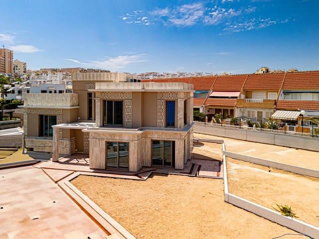 5 Zimmer Villa zu verkaufen in La Mata, Torrevieja mit Pool - 4.500.000 € (Ref: 9161600)