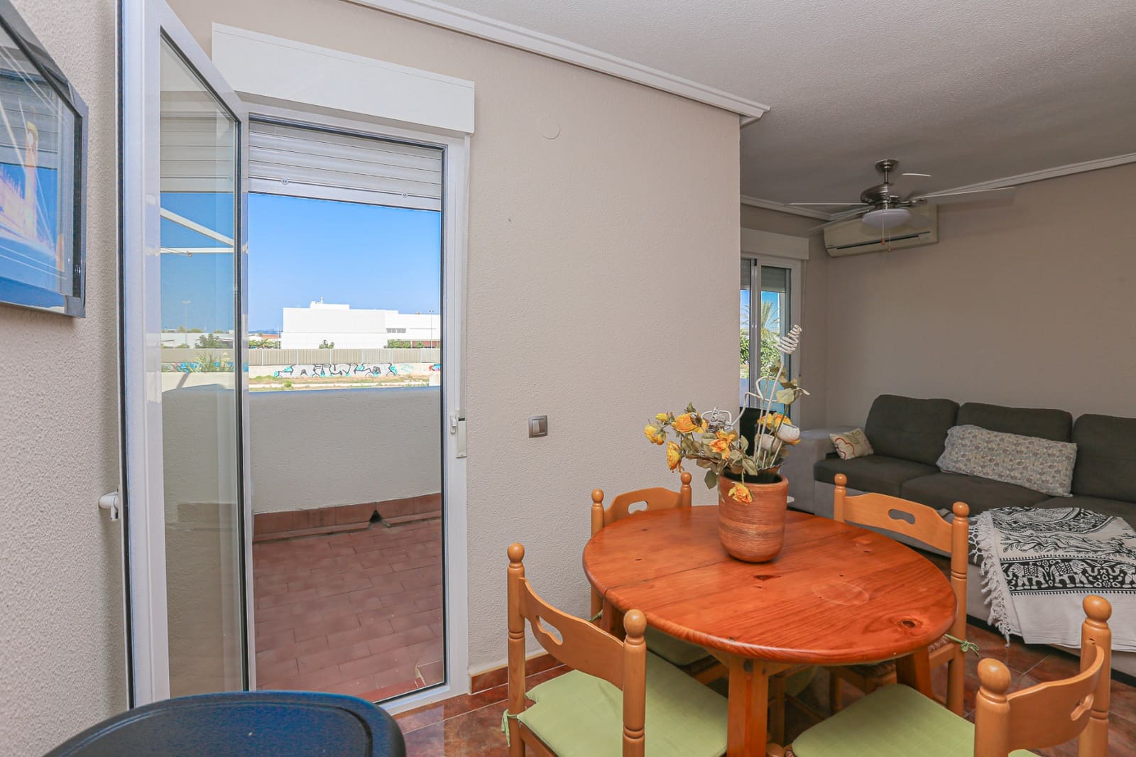 2 sypialnia Penthouse na sprzedaż w Torrevieja z basenem - 148 000 € (Ref: 9180081)