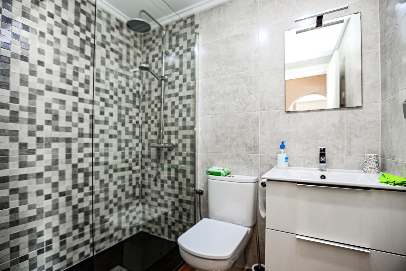 2 sypialnia Penthouse na sprzedaż w Torrevieja z basenem - 148 000 € (Ref: 9180081)