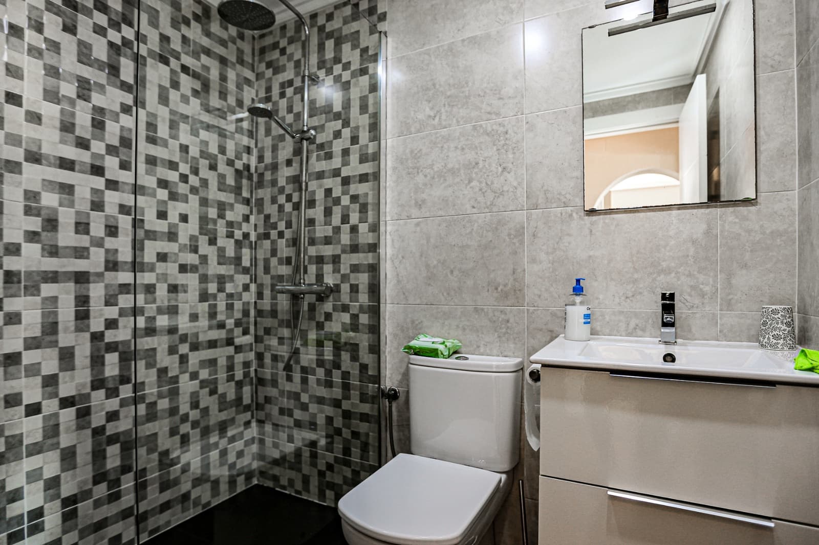 2 sypialnia Penthouse na sprzedaż w Torrevieja z basenem - 148 000 € (Ref: 9180081)