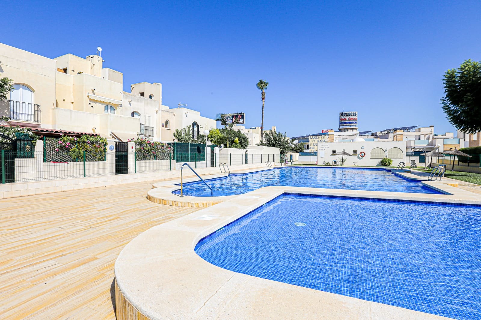 2 sypialnia Penthouse na sprzedaż w Torrevieja z basenem - 148 000 € (Ref: 9180081)