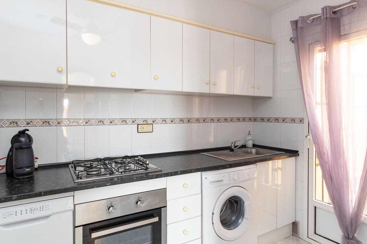 3 slaapkamer Appartement te koop in La Siesta met zwembad - € 158.000 (Ref: 9180353)
