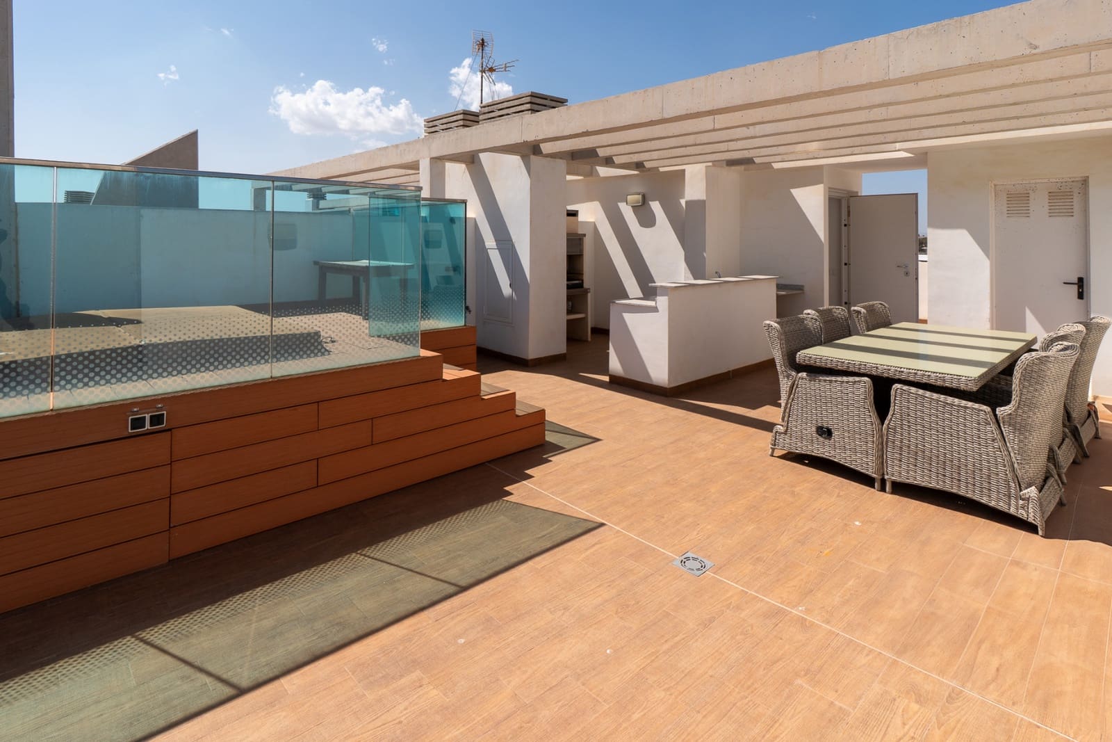 2 chambre Penthouse à vendre à Punta Prima avec piscine garage - 595 000 € (Ref: 9204897)