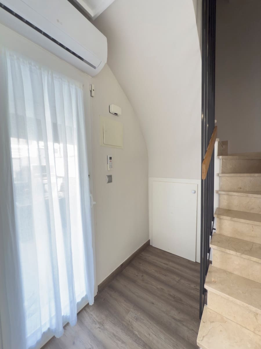 3 makuuhuone Omakotitalo vuokrattavana paikassa Los Balcones mukana uima-altaan - 1 100 € (Ref: 9219190)