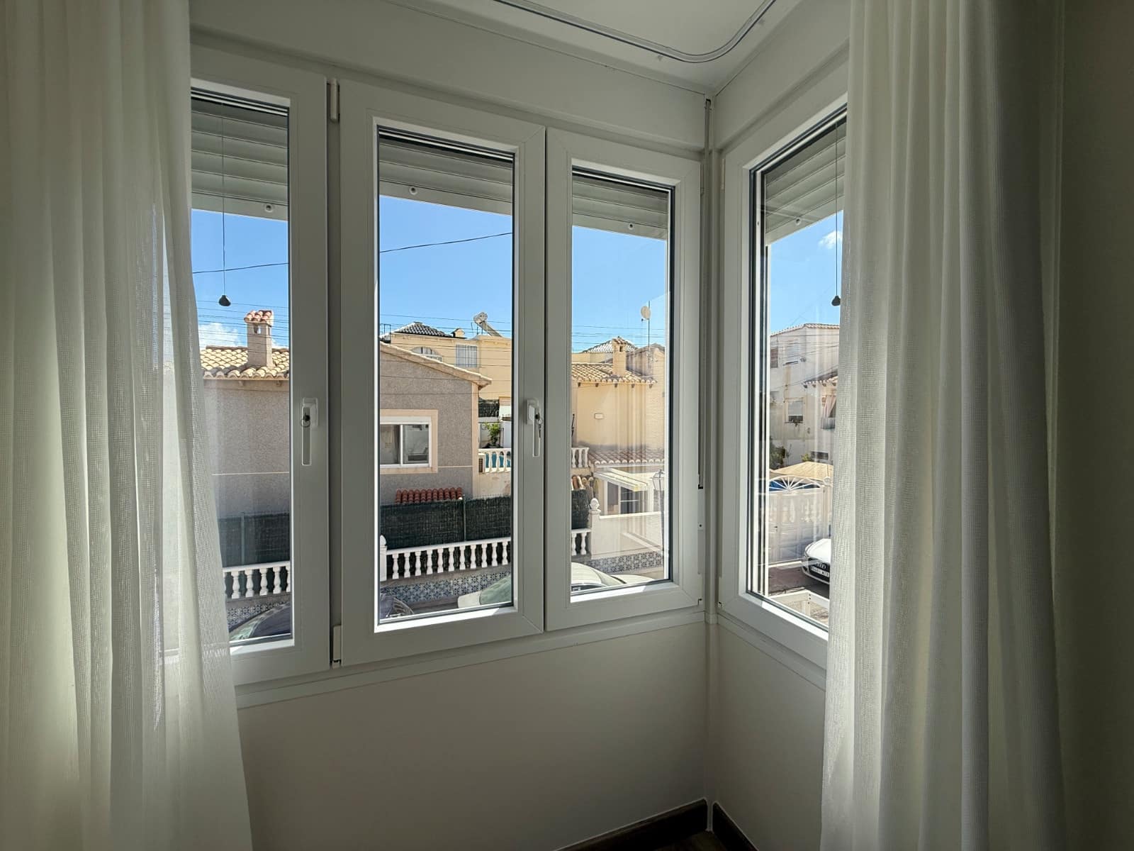 3 makuuhuone Omakotitalo vuokrattavana paikassa Los Balcones mukana uima-altaan - 1 100 € (Ref: 9219190)