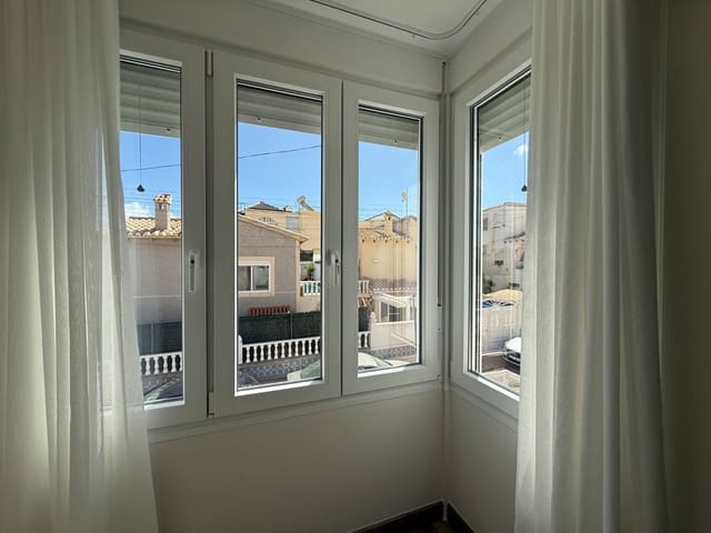 3 makuuhuone Omakotitalo vuokrattavana paikassa Los Balcones mukana uima-altaan - 1 100 € (Ref: 9219190)