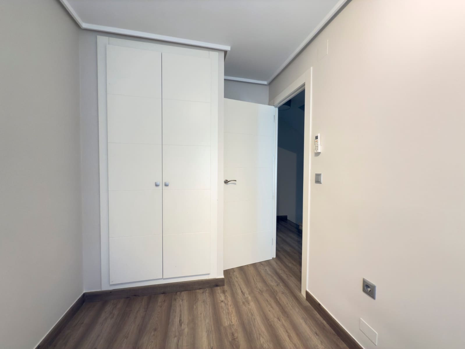 3 makuuhuone Omakotitalo vuokrattavana paikassa Los Balcones mukana uima-altaan - 1 100 € (Ref: 9219190)