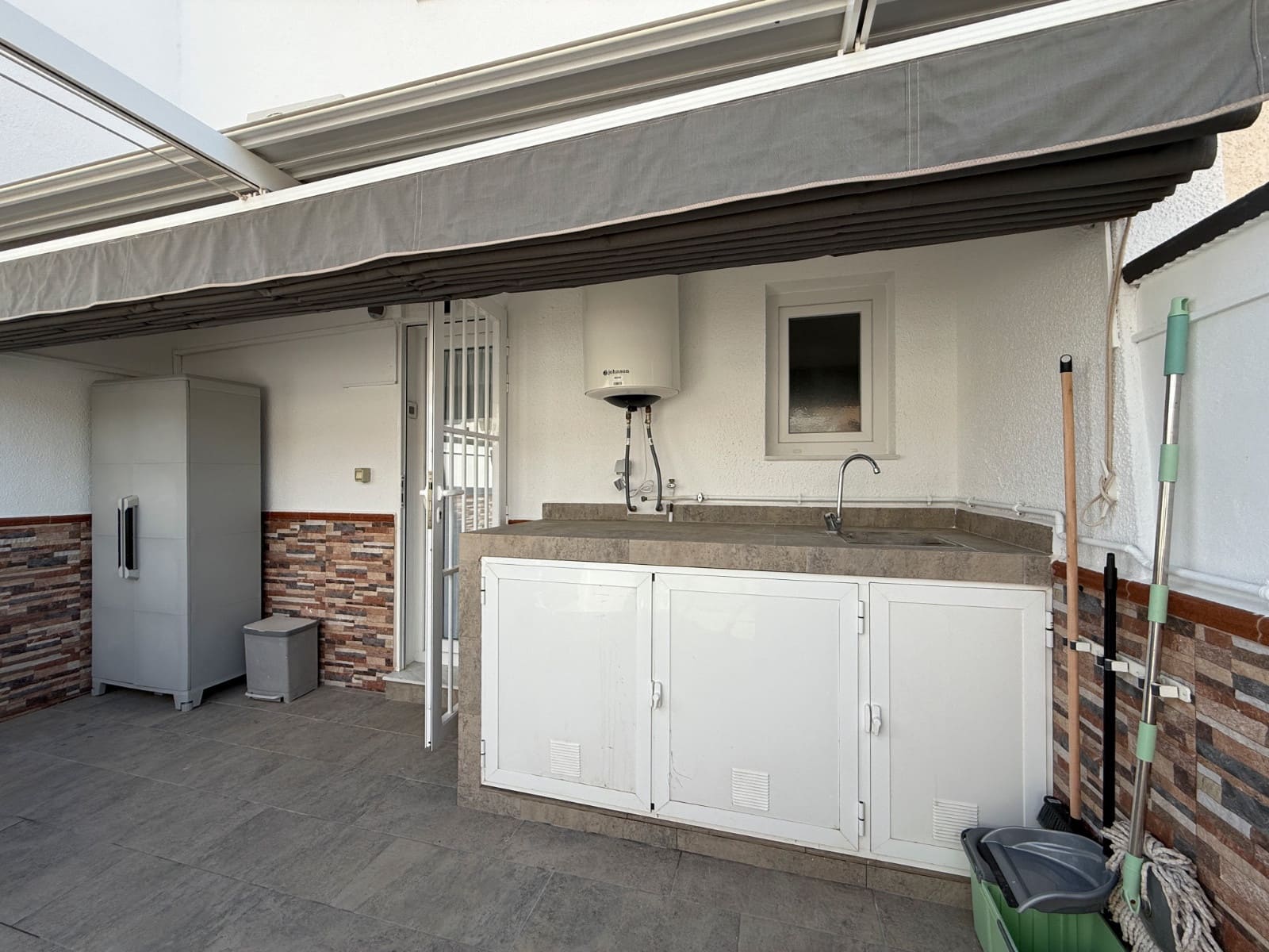 3 makuuhuone Omakotitalo vuokrattavana paikassa Los Balcones mukana uima-altaan - 1 100 € (Ref: 9219190)