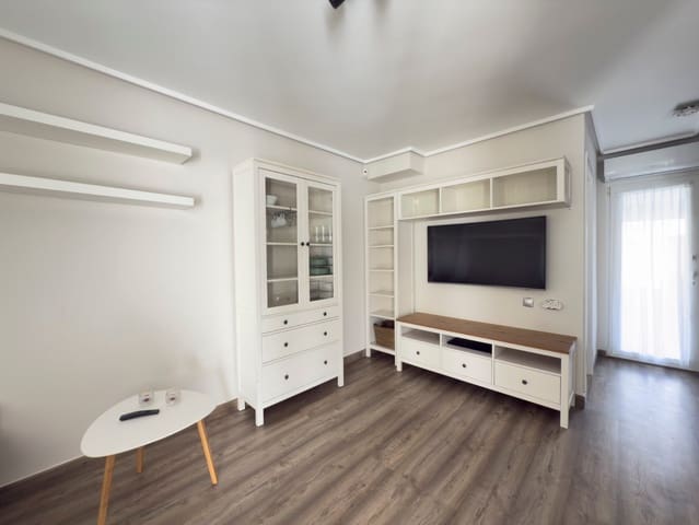 3 makuuhuone Omakotitalo vuokrattavana paikassa Los Balcones mukana uima-altaan - 1 100 € (Ref: 9219190)