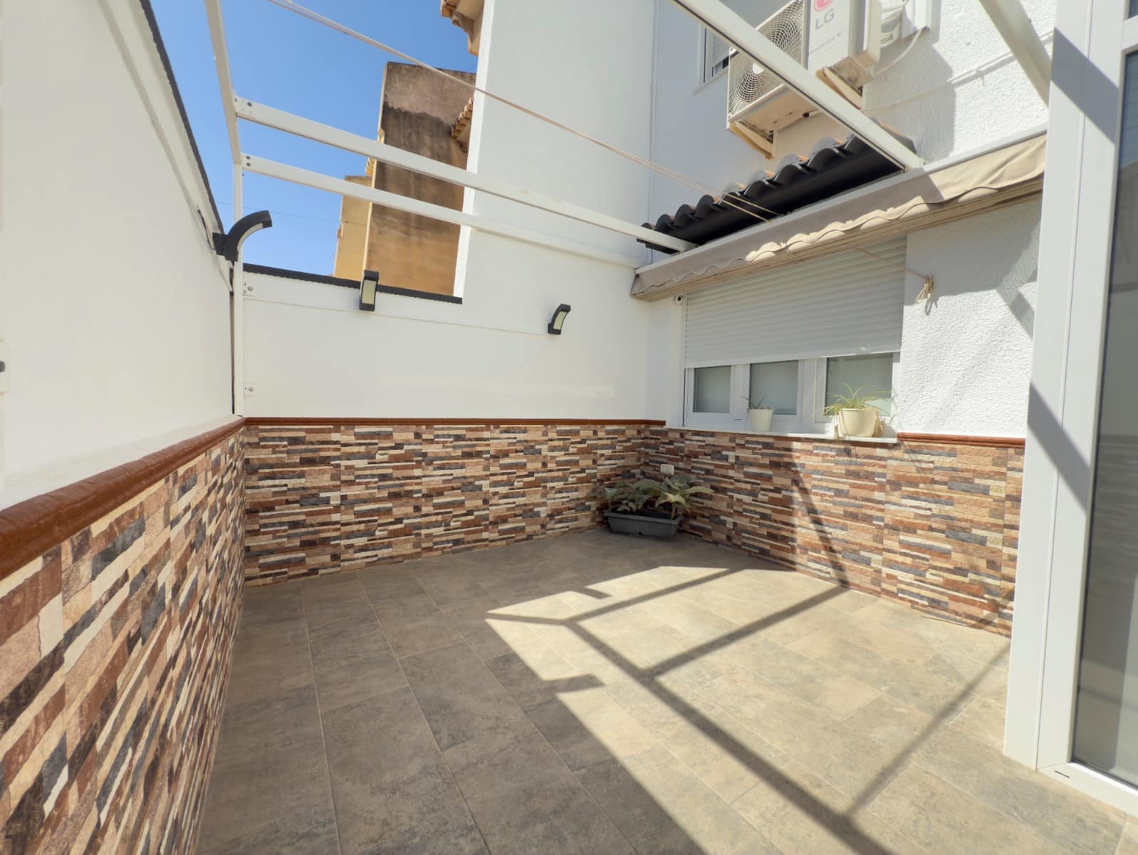 3 makuuhuone Omakotitalo vuokrattavana paikassa Los Balcones mukana uima-altaan - 1 100 € (Ref: 9219190)