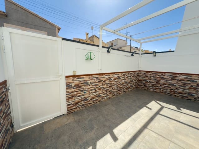 3 makuuhuone Omakotitalo vuokrattavana paikassa Los Balcones mukana uima-altaan - 1 100 € (Ref: 9219190)