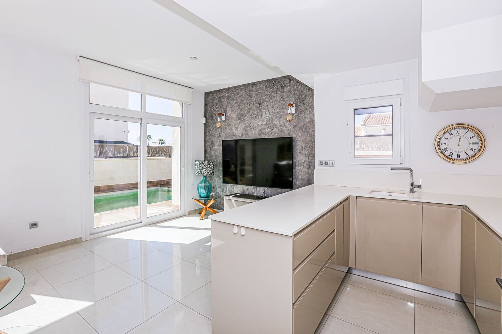 3 slaapkamer Villa te koop in Dona Pepa met zwembad - € 550.000 (Ref: 9223652)