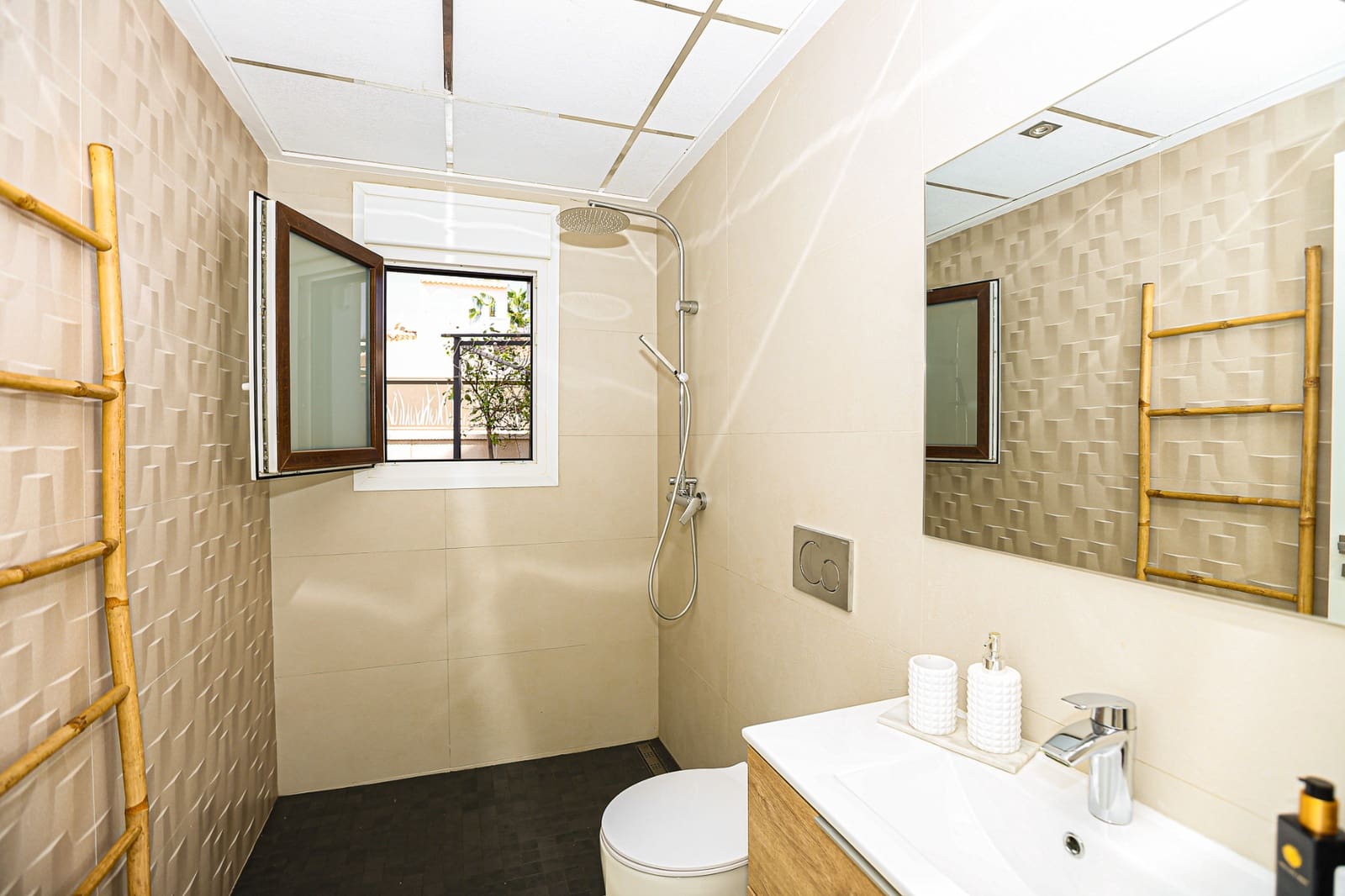 3 slaapkamer Villa te koop in Dona Pepa met zwembad - € 550.000 (Ref: 9223652)