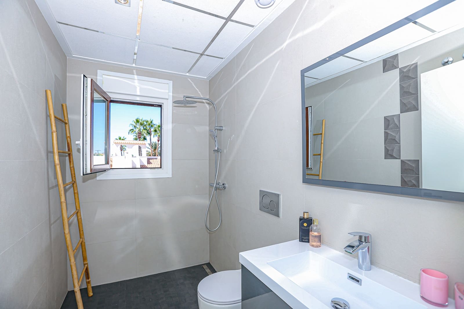 3 slaapkamer Villa te koop in Dona Pepa met zwembad - € 550.000 (Ref: 9223652)