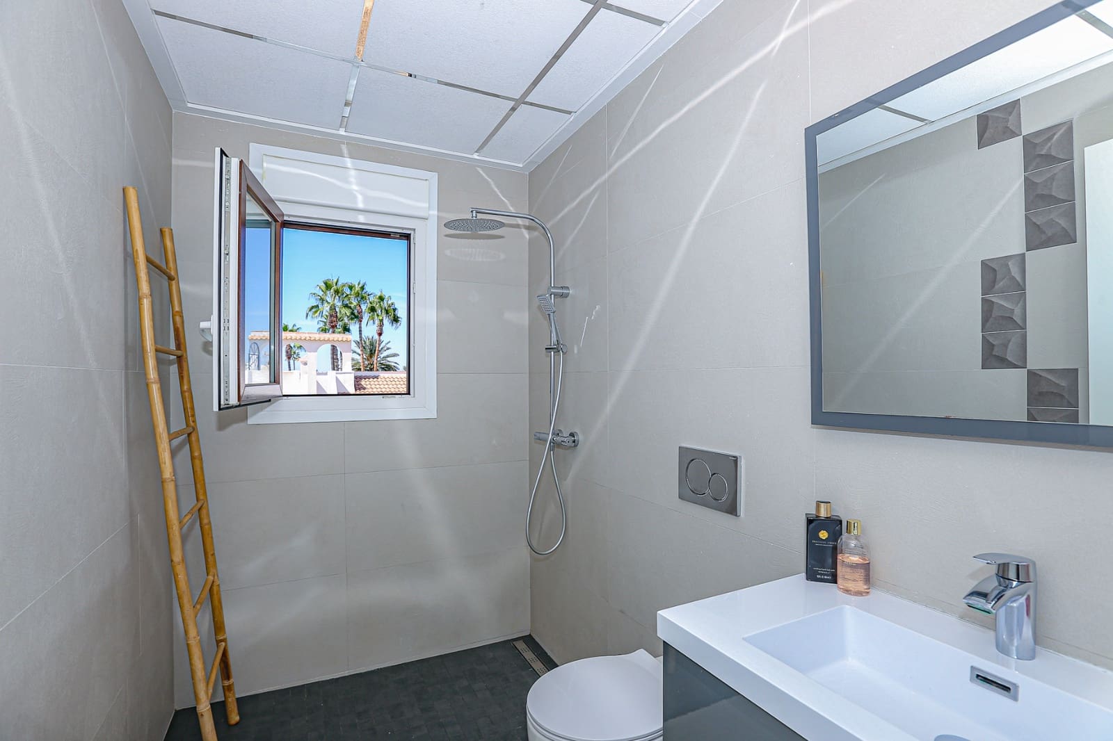 3 slaapkamer Villa te koop in Dona Pepa met zwembad - € 550.000 (Ref: 9223652)