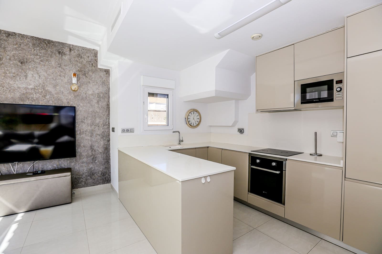 3 slaapkamer Villa te koop in Dona Pepa met zwembad - € 550.000 (Ref: 9223652)