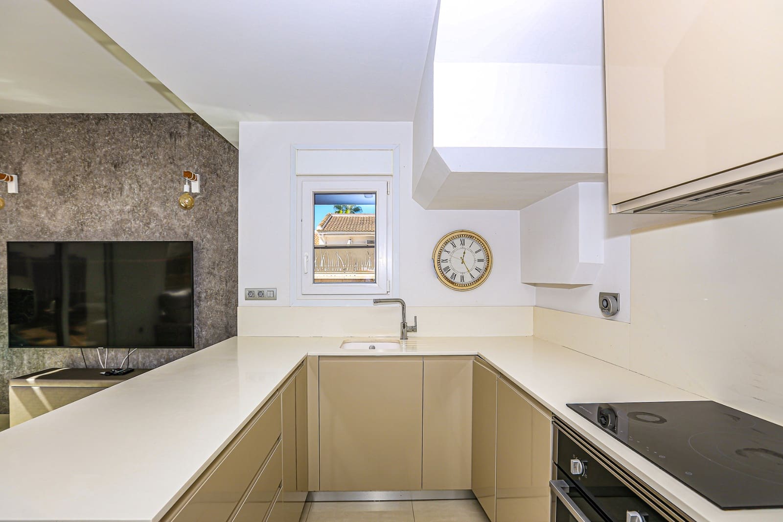 3 slaapkamer Villa te koop in Dona Pepa met zwembad - € 550.000 (Ref: 9223652)