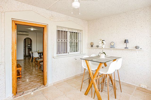 2 bedroom Apartment for rent in Punta Prima, Orihuela with pool - € 850 (Ref: 9231232)