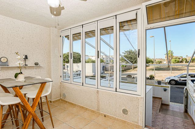 2 bedroom Apartment for rent in Punta Prima, Orihuela with pool - € 850 (Ref: 9231232)