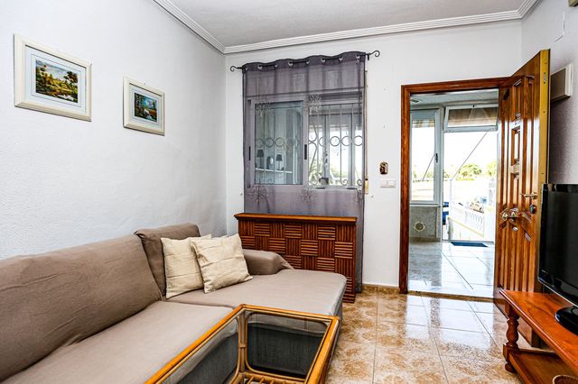 2 bedroom Apartment for rent in Punta Prima, Orihuela with pool - € 850 (Ref: 9231232)