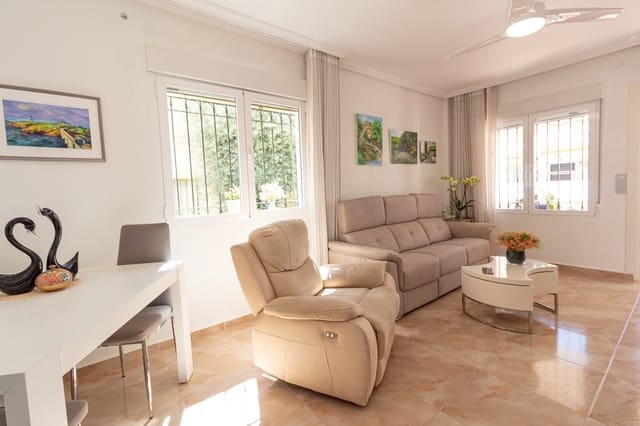 3 soverom Kjedet enebolig til salgs i La Zenia, Orihuela med svømmebasseng - € 312 000 (Ref: 9235484)